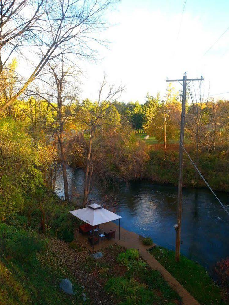 Stone Waters Inn Bellaire Exteriér fotografie
