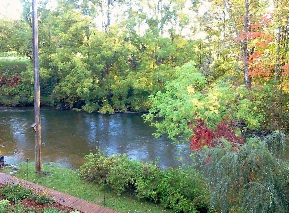 Stone Waters Inn Bellaire Exteriér fotografie