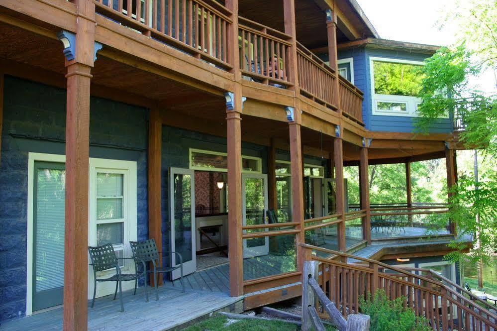 Stone Waters Inn Bellaire Exteriér fotografie